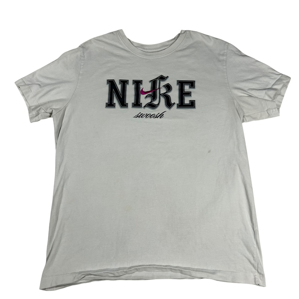 Nike Graphic T-Shirt Mens L White Old English Swoosh Logo Short‎ Sleeve Tee